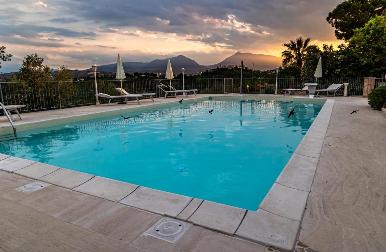 Anthos Casa Vacanze Sant'Omero Exterior photo